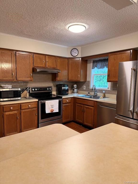 9 Fowler Avenue, Ronkonkoma, NY 11779 — photo 2