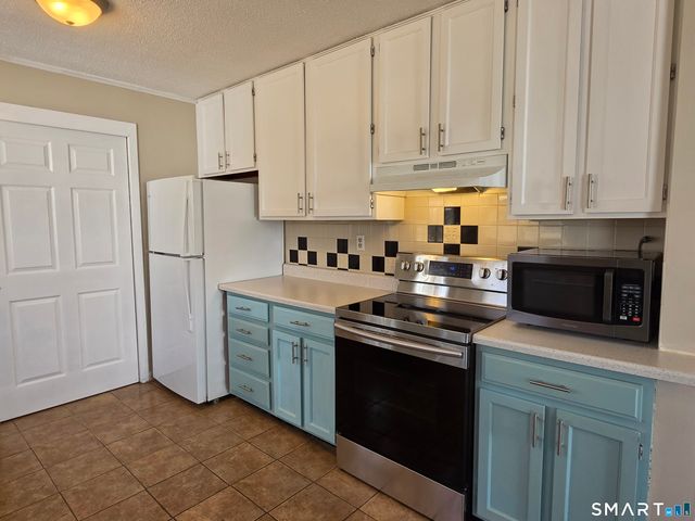 89 Faith Circle 89, Manchester, CT 06040