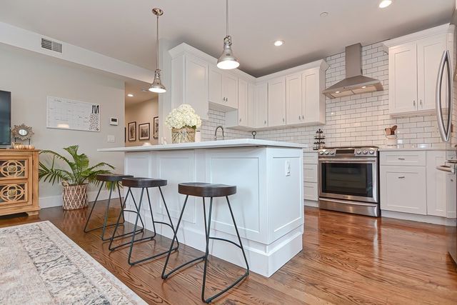 52 River 7, Boston, MA 02126