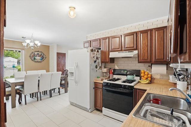 415 Garfield Road, Ingleside, IL 60041