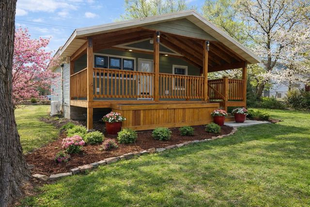 314 W 11th Street, Mountain Grove, MO 65711