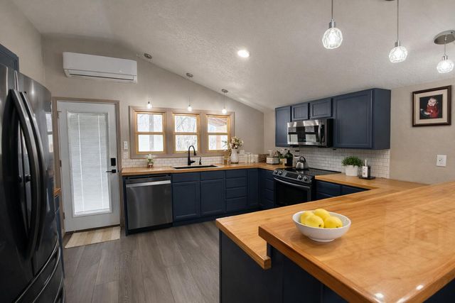 314 W 11th Street, Mountain Grove, MO 65711