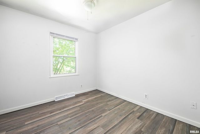 6211 N UPLAND Terrace, Peoria, IL 61615