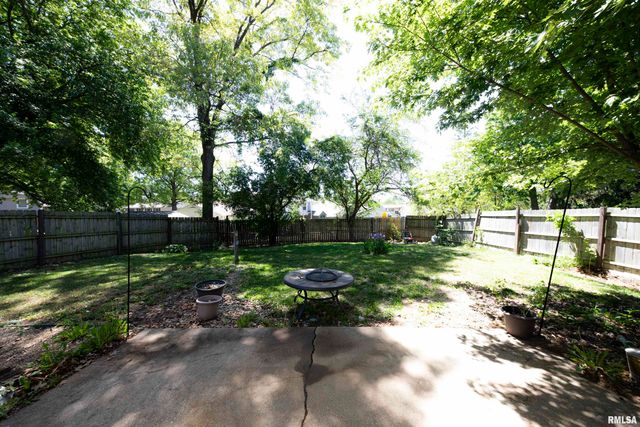 6211 N UPLAND Terrace, Peoria, IL 61615