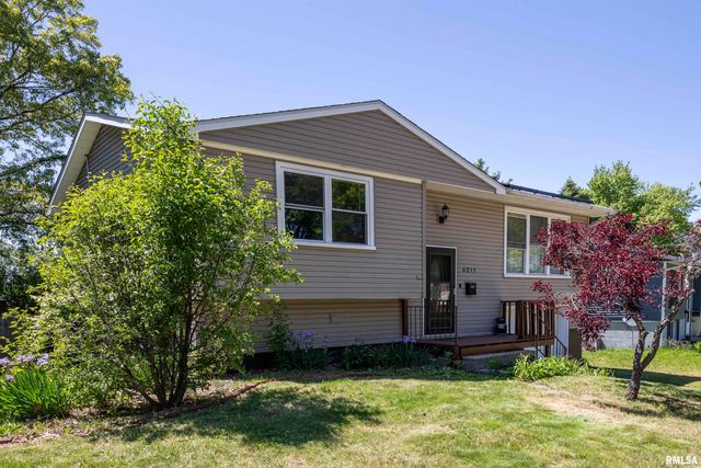 6211 N UPLAND Terrace, Peoria, IL 61615