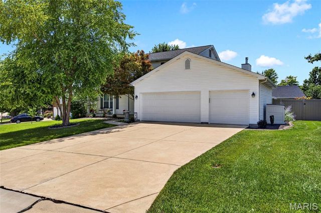 7296 Picasso Drive, Dardenne Prairie, MO 63368