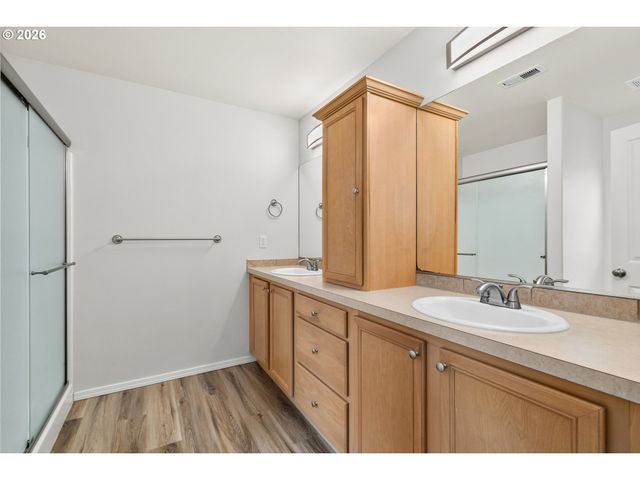 38800 CASCADIA VILLAGE Dr, Sandy, OR 97055