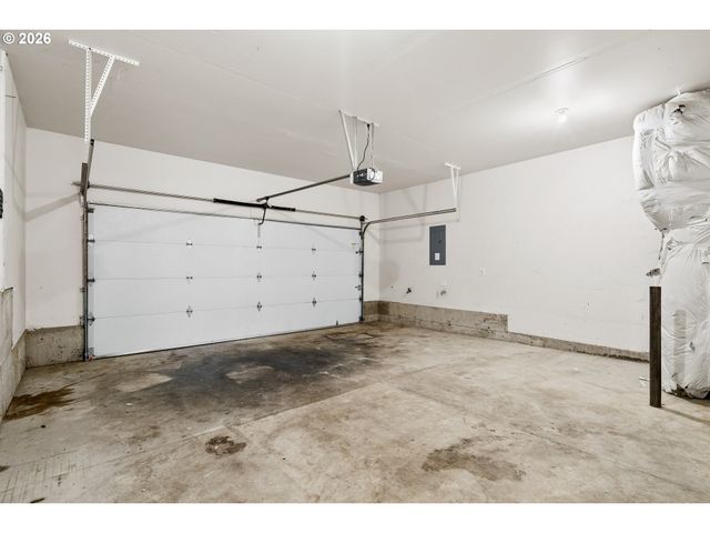 38800 CASCADIA VILLAGE Dr, Sandy, OR 97055