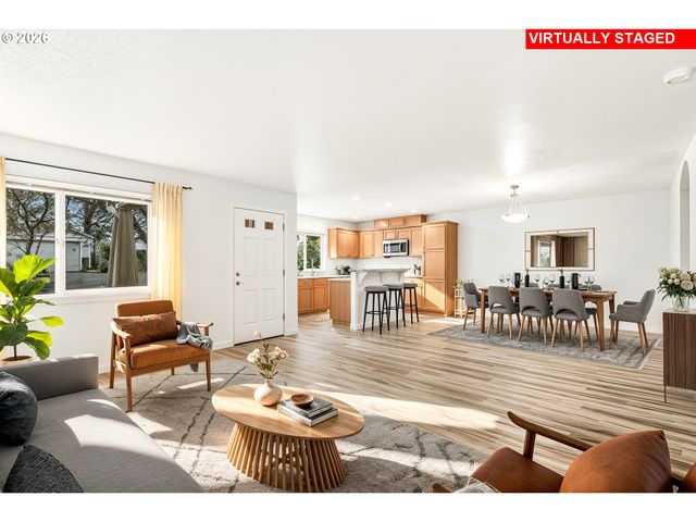 38800 CASCADIA VILLAGE Dr, Sandy, OR 97055