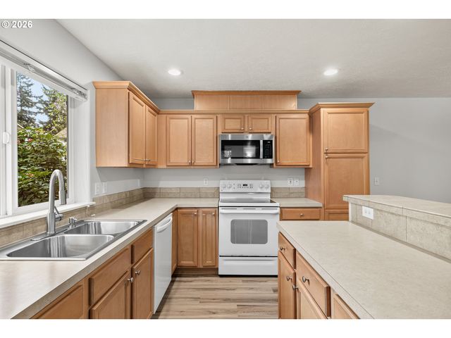 38800 CASCADIA VILLAGE Dr, Sandy, OR 97055