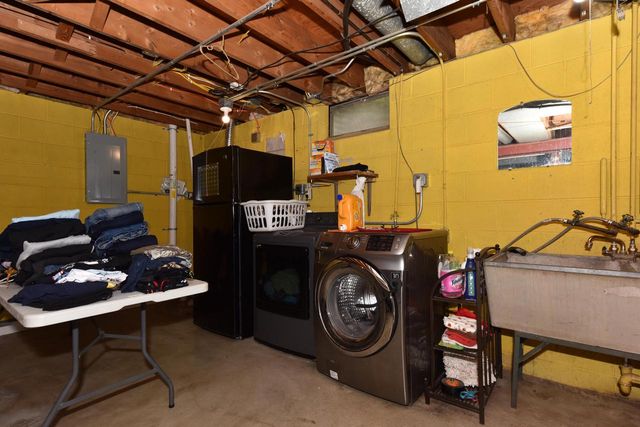 2382 S 93rd STREET, West Allis, WI 53227