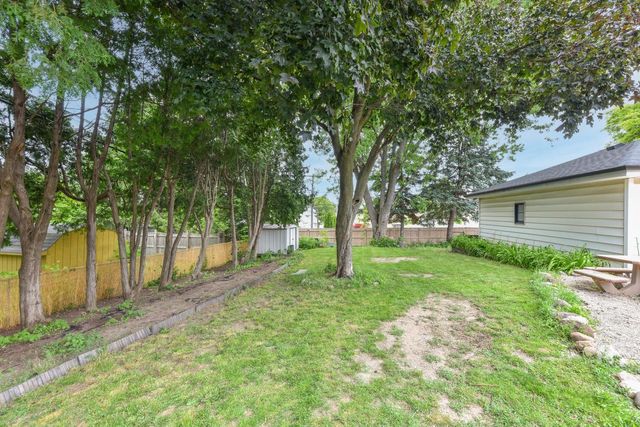2382 S 93rd STREET, West Allis, WI 53227