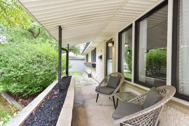 2382 S 93rd STREET, West Allis, WI 53227