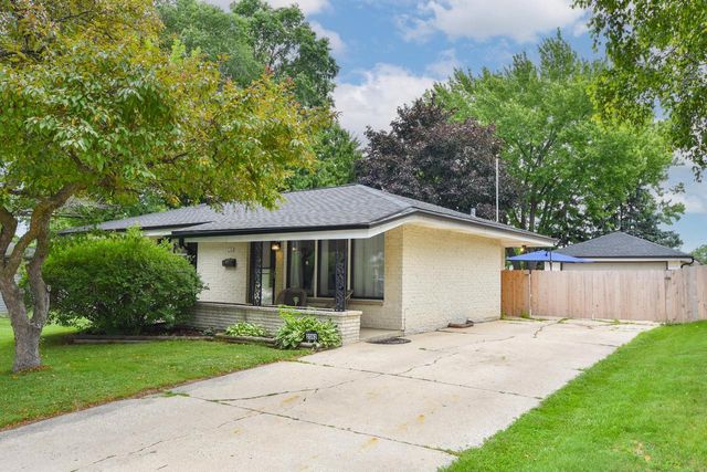 2382 S 93rd STREET, West Allis, WI 53227