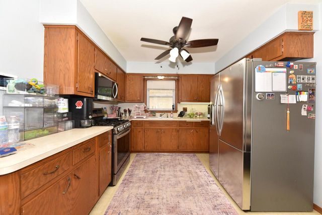 2382 S 93rd STREET, West Allis, WI 53227