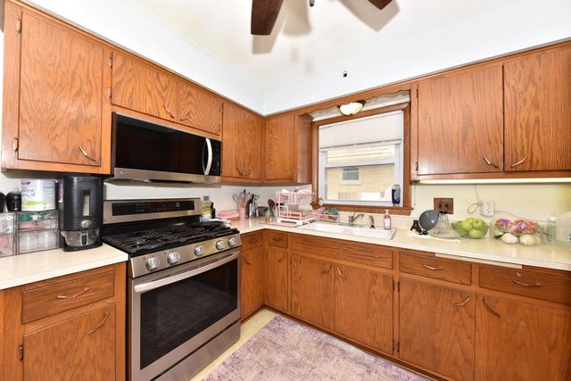 2382 S 93rd STREET, West Allis, WI 53227