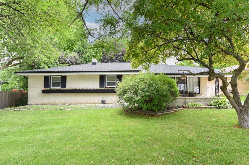 2382 S 93rd STREET, West Allis, WI 53227