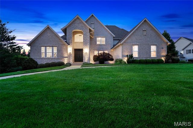 18239 Canyon Forest Court, Chesterfield, MO 63005