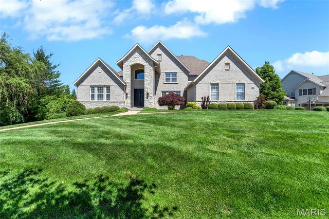 18239 Canyon Forest Court, Chesterfield, MO 63005