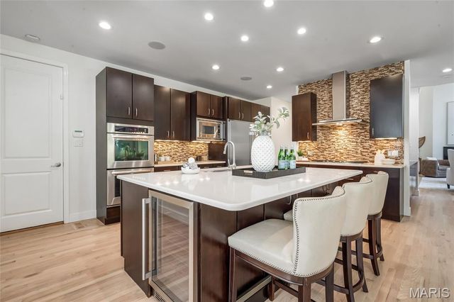 18239 Canyon Forest Court, Chesterfield, MO 63005