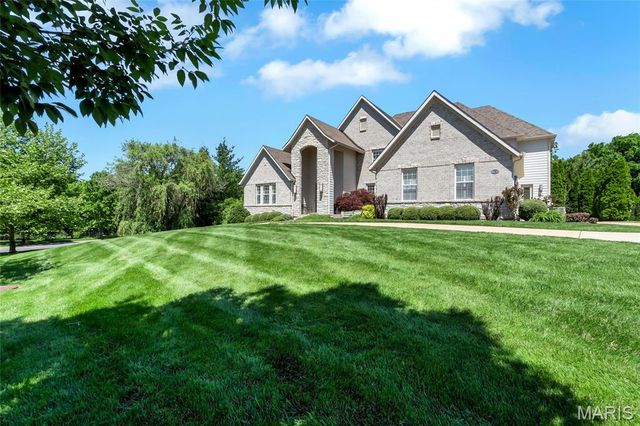 18239 Canyon Forest Court, Chesterfield, MO 63005