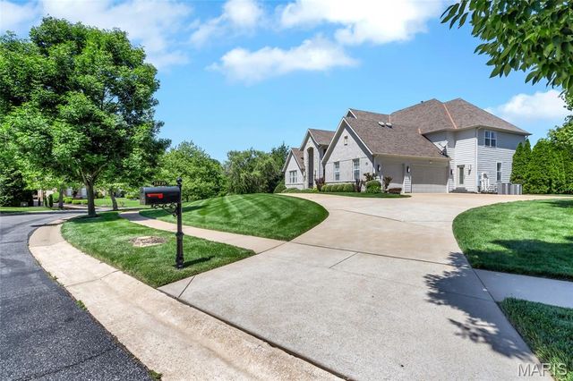 18239 Canyon Forest Court, Chesterfield, MO 63005