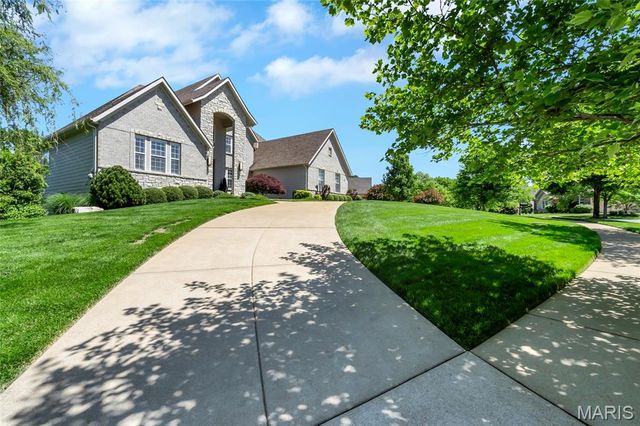 18239 Canyon Forest Court, Chesterfield, MO 63005