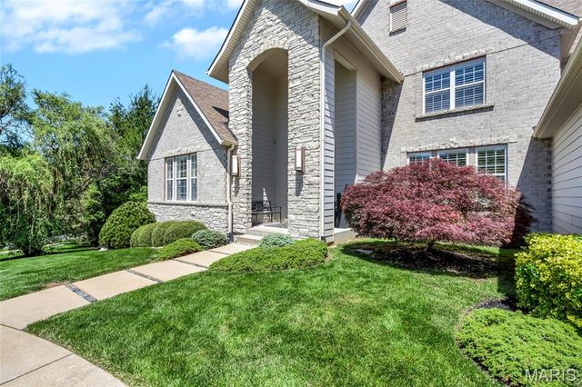 18239 Canyon Forest Court, Chesterfield, MO 63005