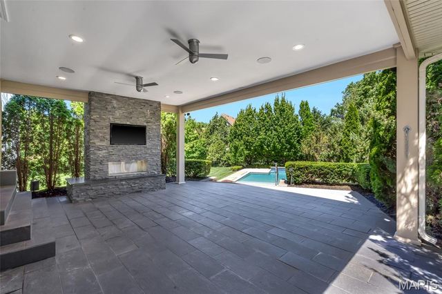 18239 Canyon Forest Court, Chesterfield, MO 63005