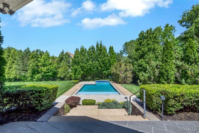 18239 Canyon Forest Court, Chesterfield, MO 63005
