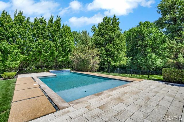 18239 Canyon Forest Court, Chesterfield, MO 63005
