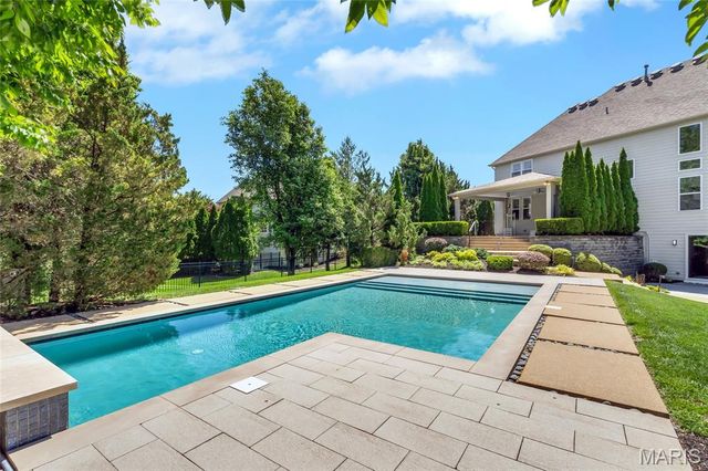 18239 Canyon Forest Court, Chesterfield, MO 63005