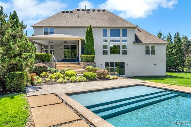 18239 Canyon Forest Court, Chesterfield, MO 63005