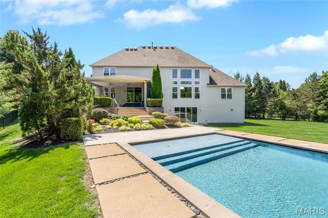 18239 Canyon Forest Court, Chesterfield, MO 63005