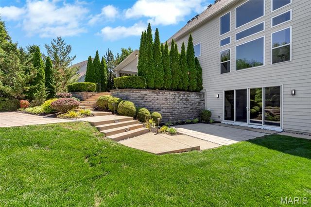 18239 Canyon Forest Court, Chesterfield, MO 63005
