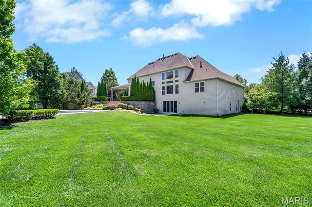 18239 Canyon Forest Court, Chesterfield, MO 63005
