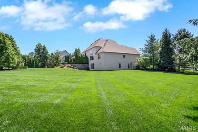 18239 Canyon Forest Court, Chesterfield, MO 63005
