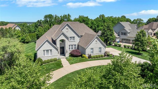 18239 Canyon Forest Court, Chesterfield, MO 63005