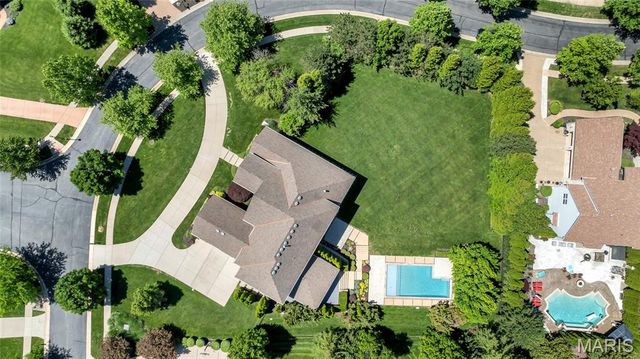 18239 Canyon Forest Court, Chesterfield, MO 63005