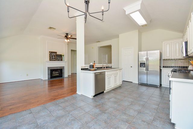 3815 Summerfield Drive, Pearland, TX 77584