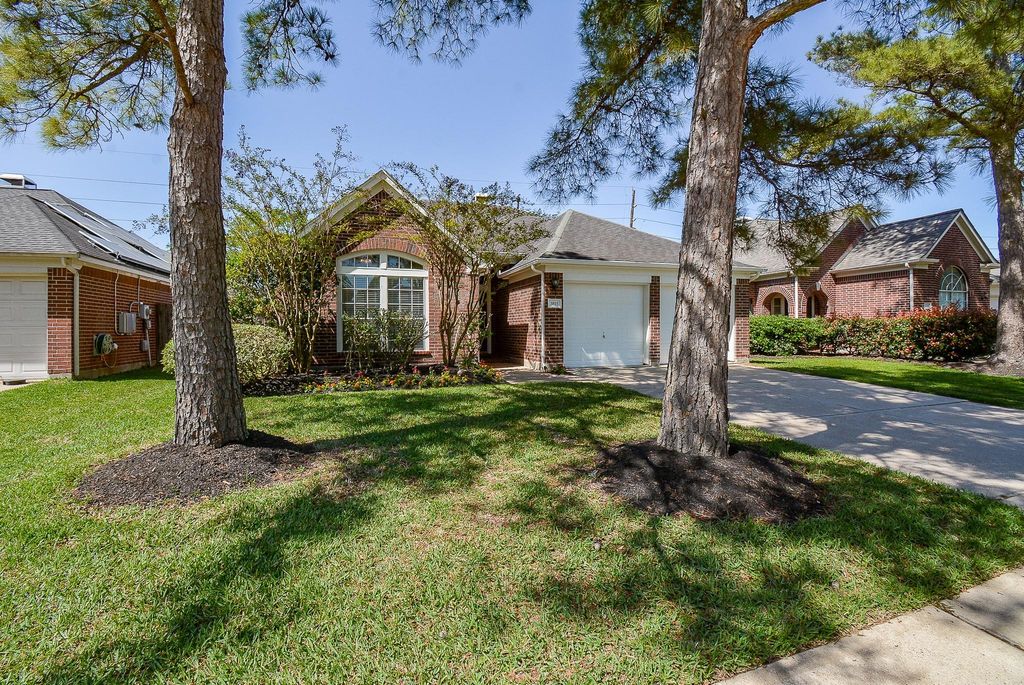 3815 Summerfield Drive, Pearland, TX 77584