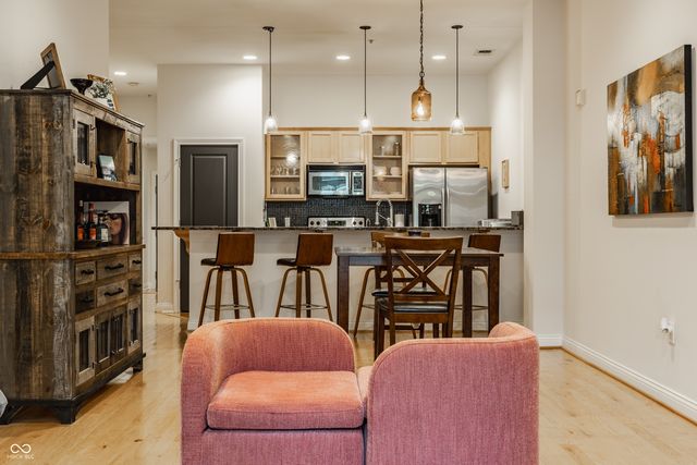 350 N Meridian Street A303, Indianapolis, IN 46204