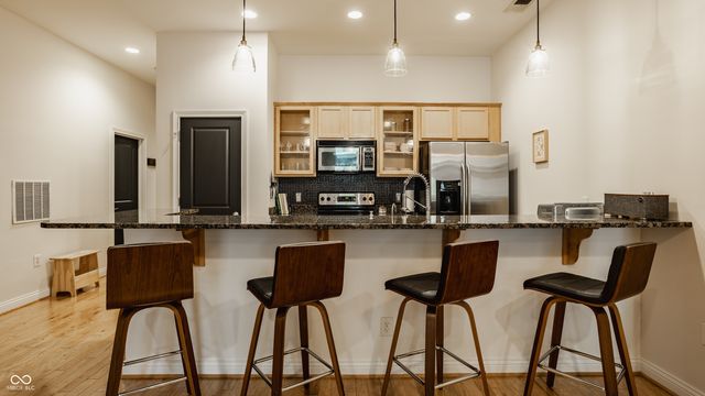 350 N Meridian Street A303, Indianapolis, IN 46204