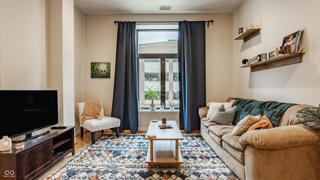 350 N Meridian Street A303, Indianapolis, IN 46204