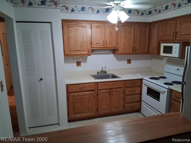 7590 Woodview Drive 1, Westland, MI 48185