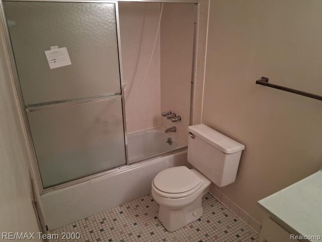 7590 Woodview Drive 1, Westland, MI 48185