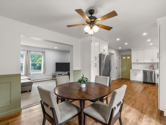 6 Buttonwood Ln, Acushnet, MA 02743