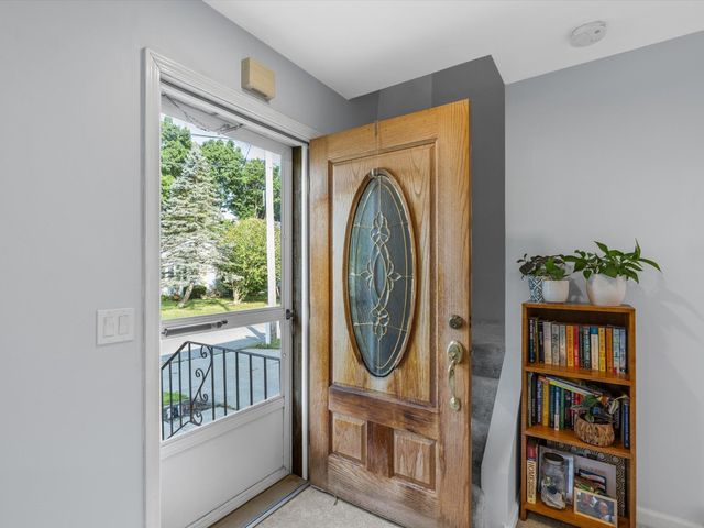 6 Buttonwood Ln, Acushnet, MA 02743