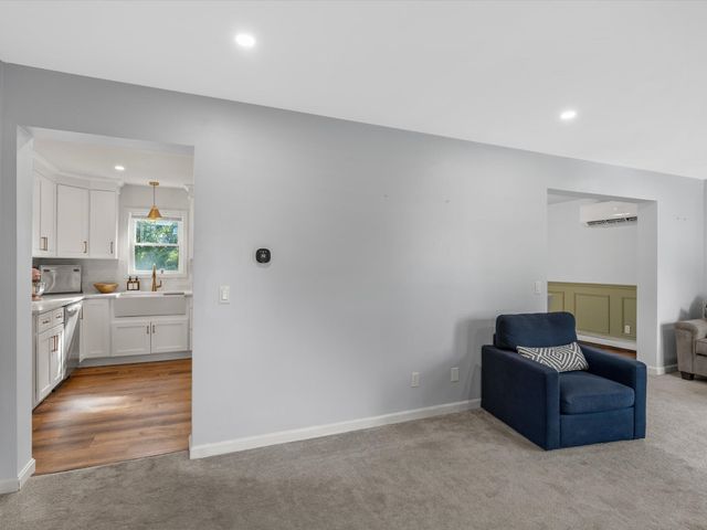 6 Buttonwood Ln, Acushnet, MA 02743