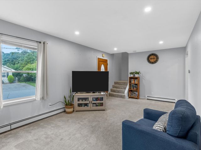 6 Buttonwood Ln, Acushnet, MA 02743